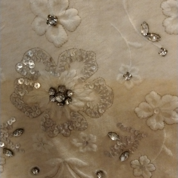 Abercrombie & Fitch Oatmeal color embellished sweatshirt, size medium - Picture 8 of 8